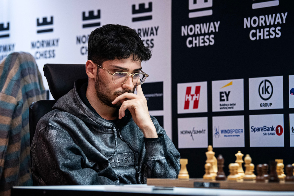 挪威国际象棋：卡尔森在世界末日中击败纳卡，领先